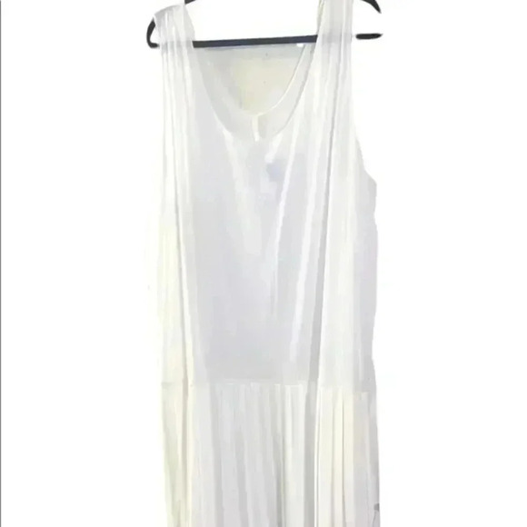 Beautiful Pleated Tank Top Dress - Picture 4 of 4
